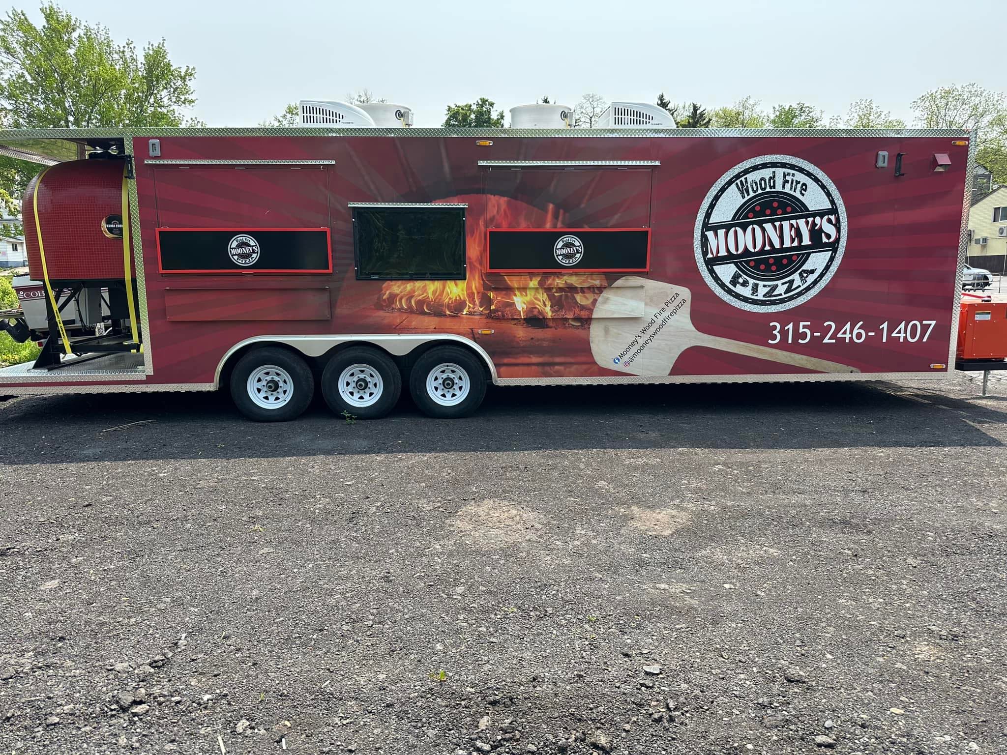 Side view of pizza trailer